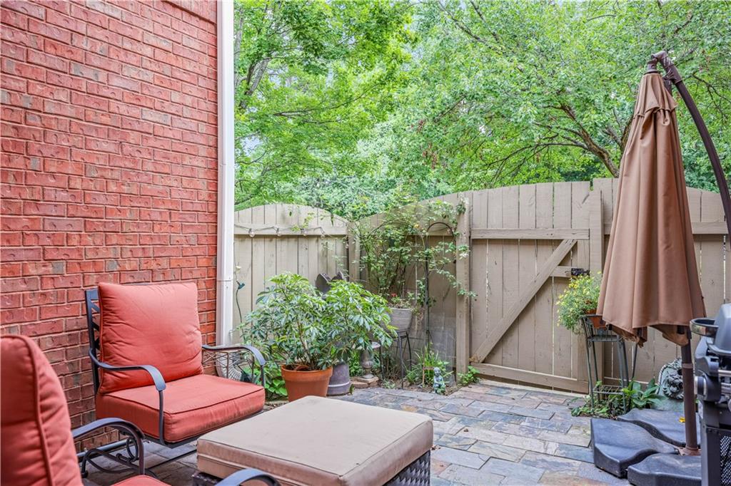 1182 Brookhaven Glen NE