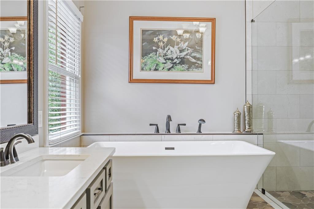 1182 Brookhaven Glen NE