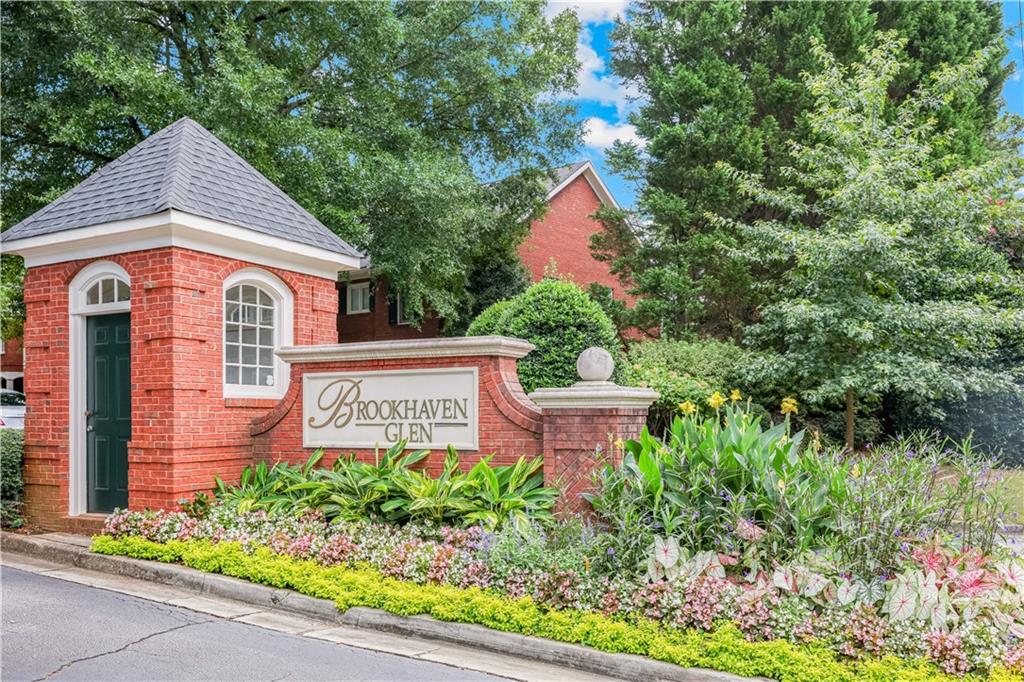 1182 Brookhaven Glen NE