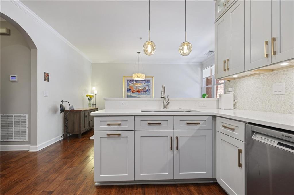 1182 Brookhaven Glen NE