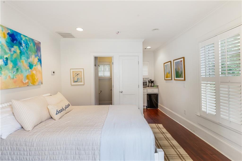 1091 Saint Louis Place