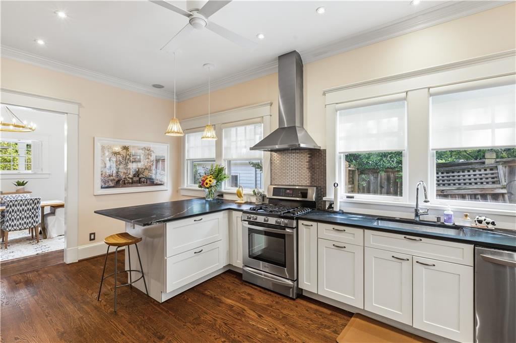 1091 Saint Louis Place