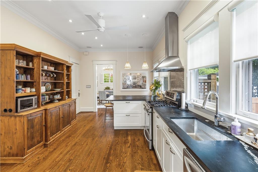 1091 Saint Louis Place