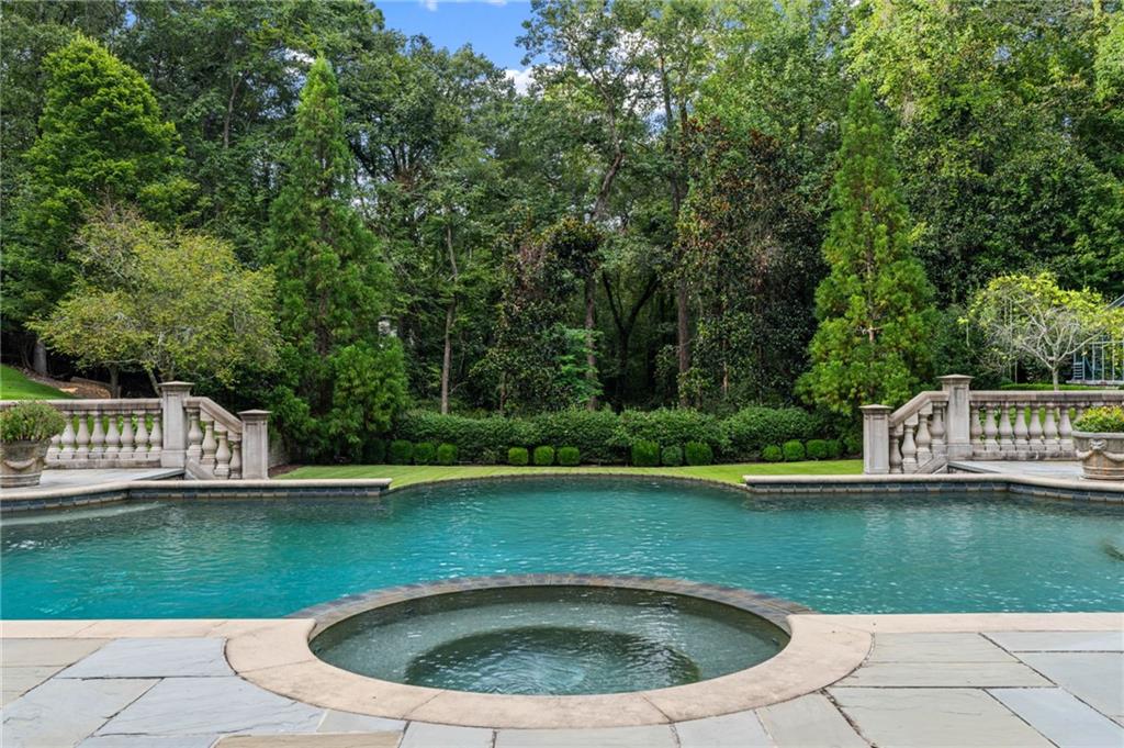 1919 River Forest Road NW