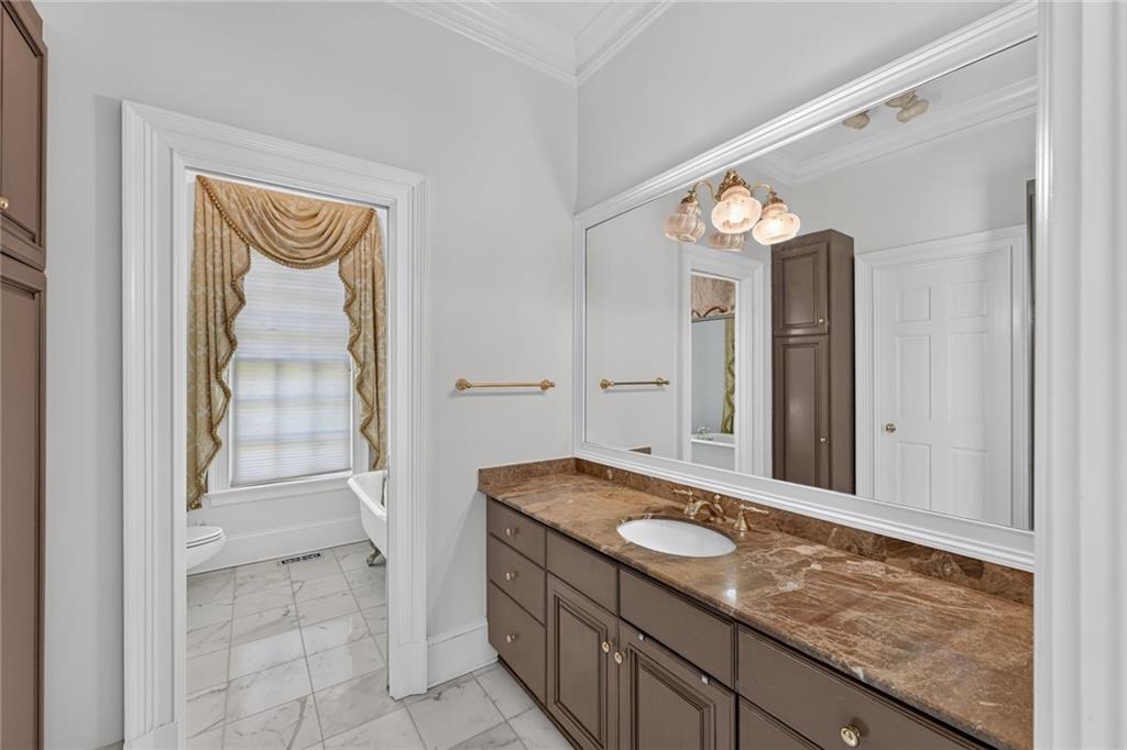 400 Windship Place