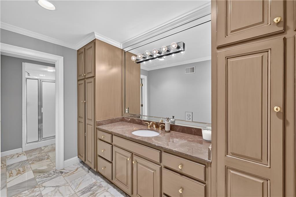 400 Windship Place