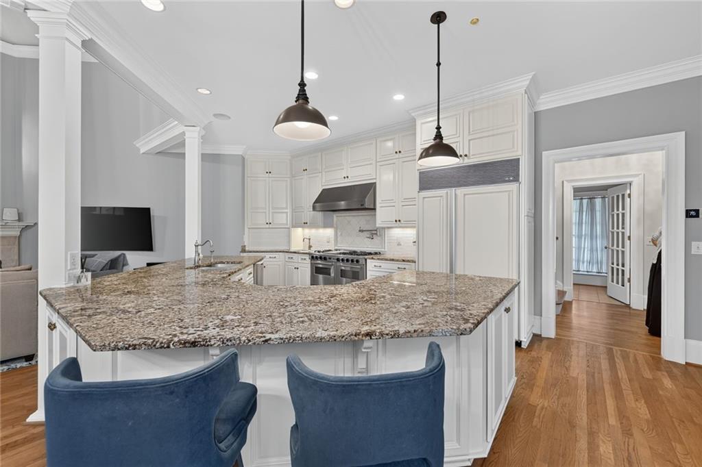 400 Windship Place