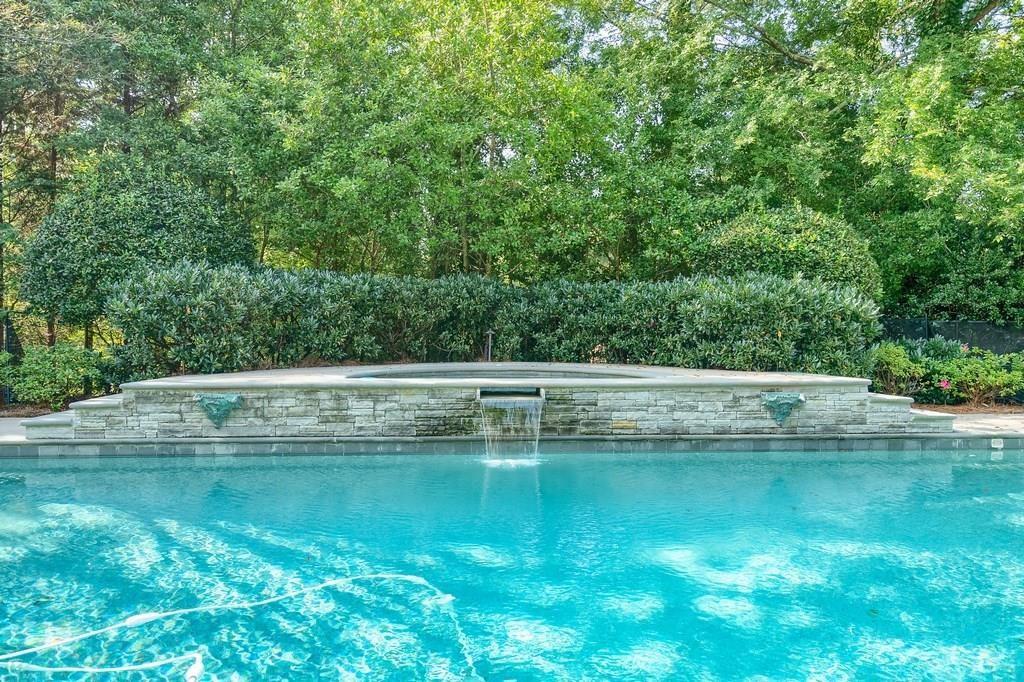 400 Windship Place