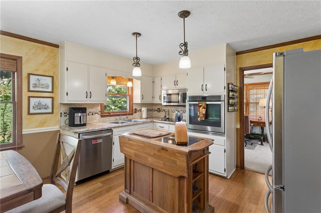 6876 Kingsboro Drive