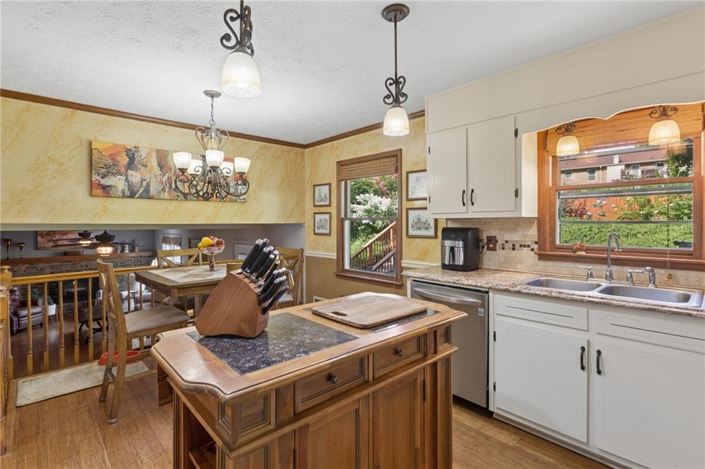 6876 Kingsboro Drive