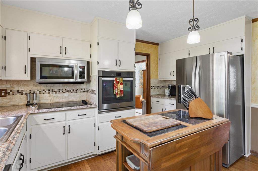 6876 Kingsboro Drive