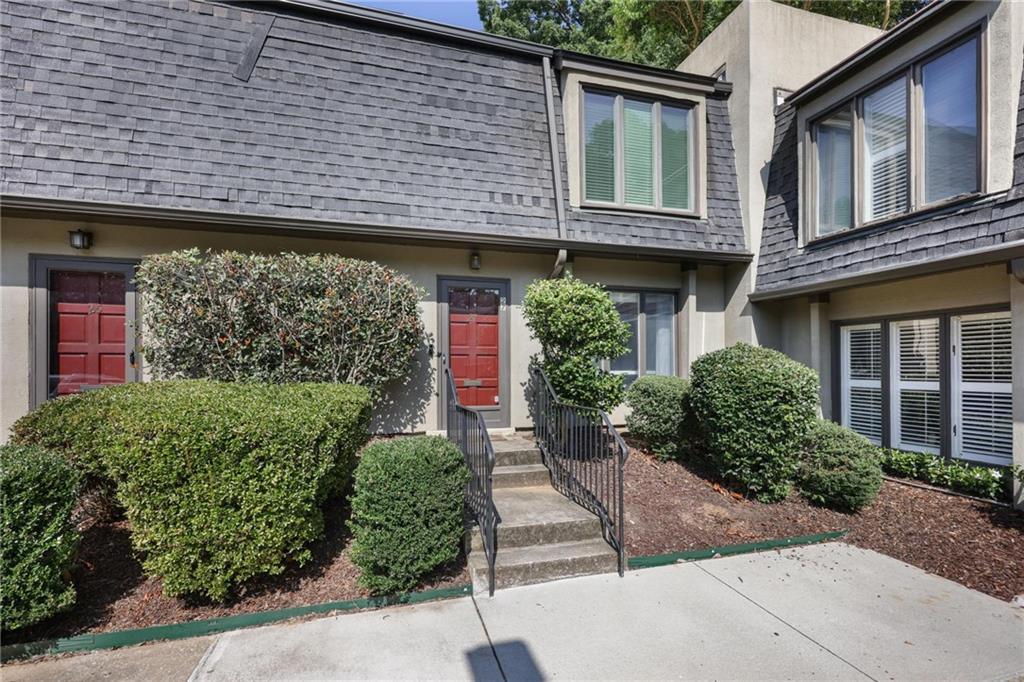 27 Ivy Ridge NE