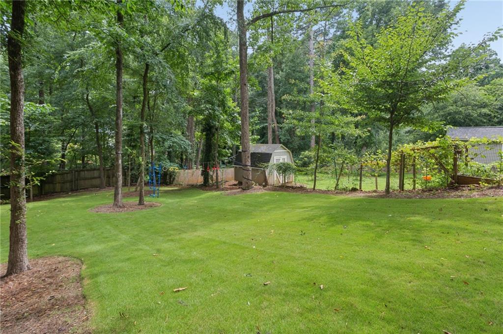 3825 Creekview Drive NE