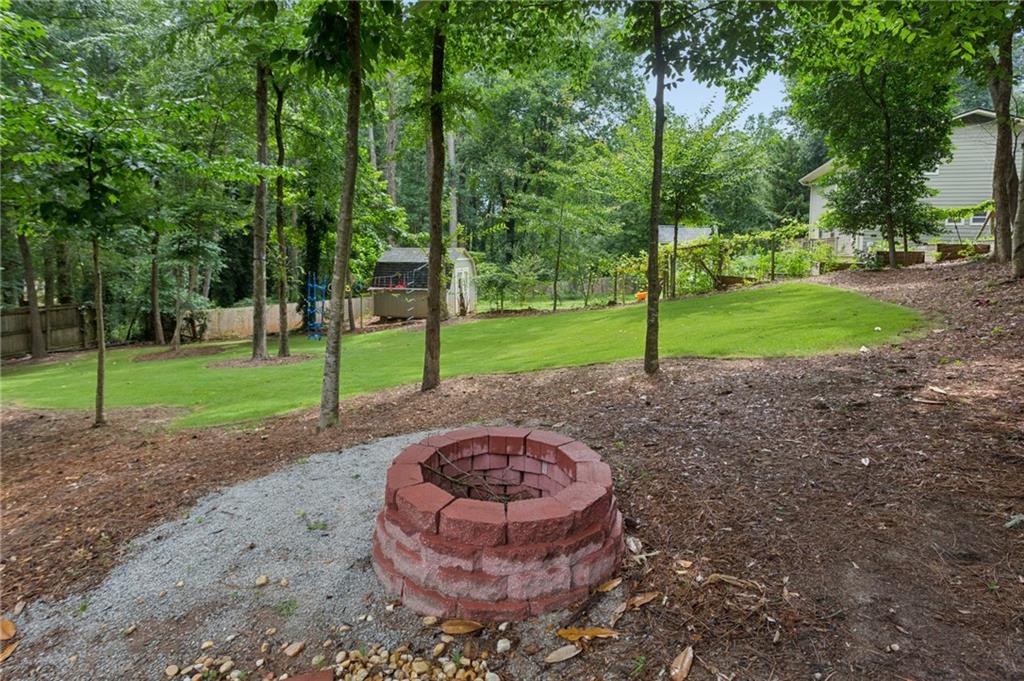 3825 Creekview Drive NE