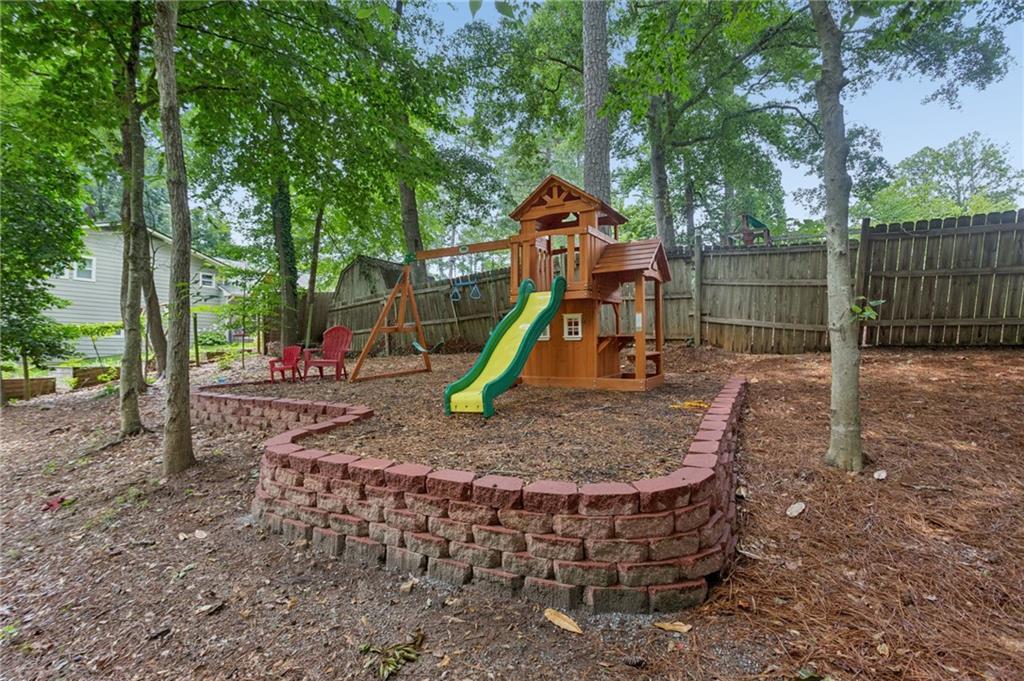 3825 Creekview Drive NE