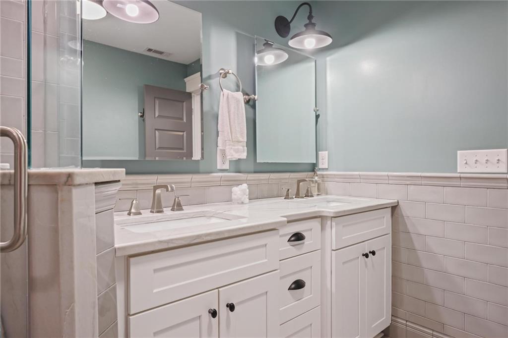 1365 Memorial Drive Unit 2