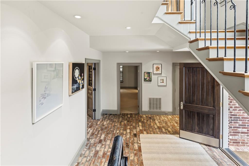 45 Montclair Drive NE