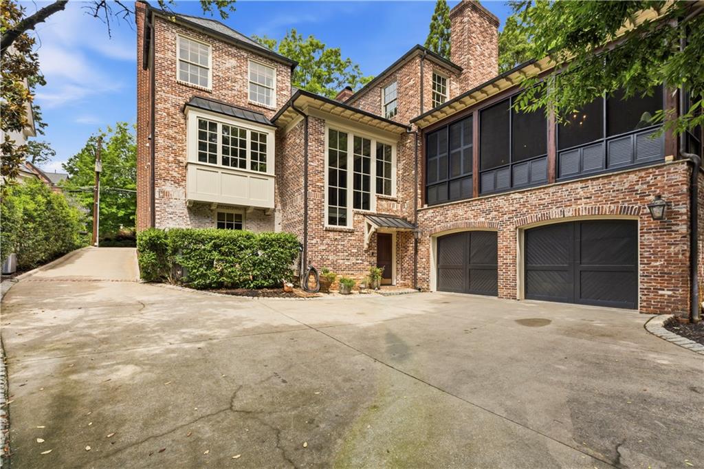 45 Montclair Drive NE