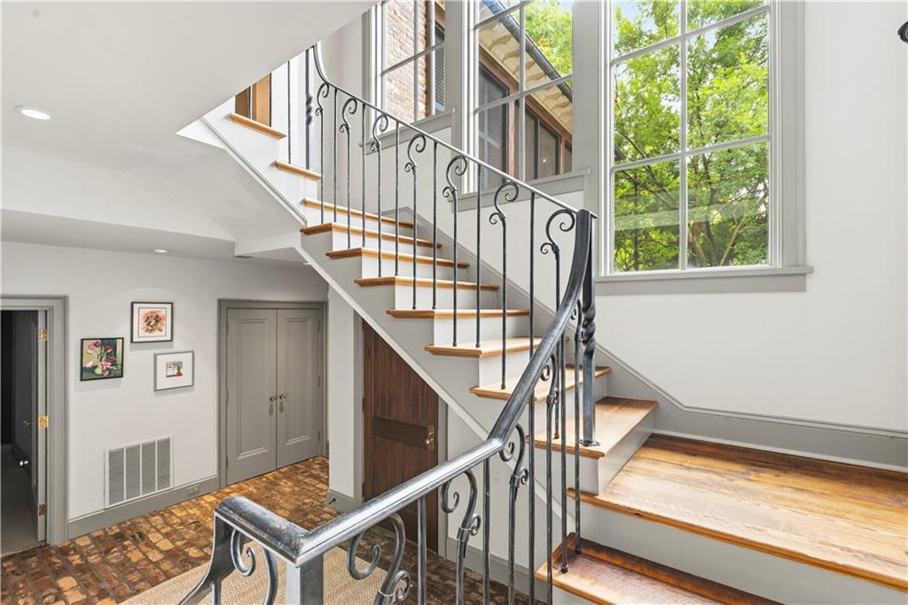 45 Montclair Drive NE
