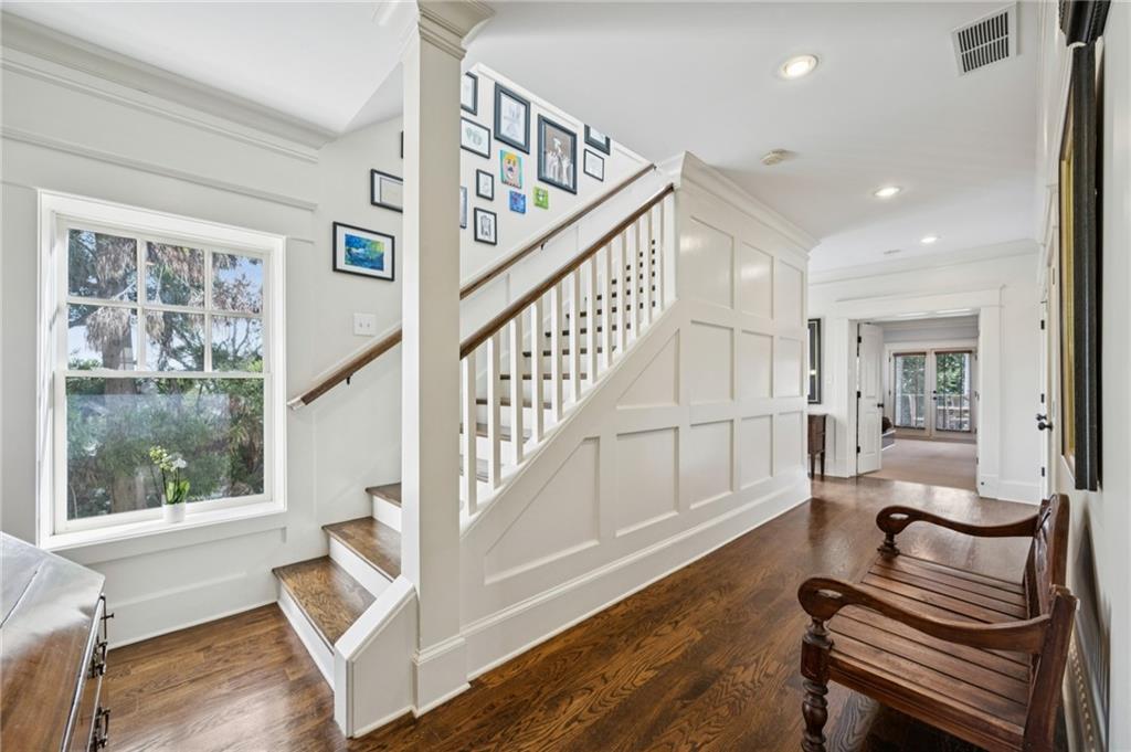 387 9th Street NE