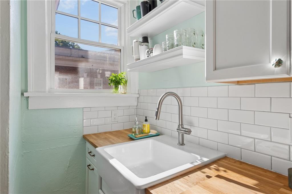 18 Collier Road NW Unit 9