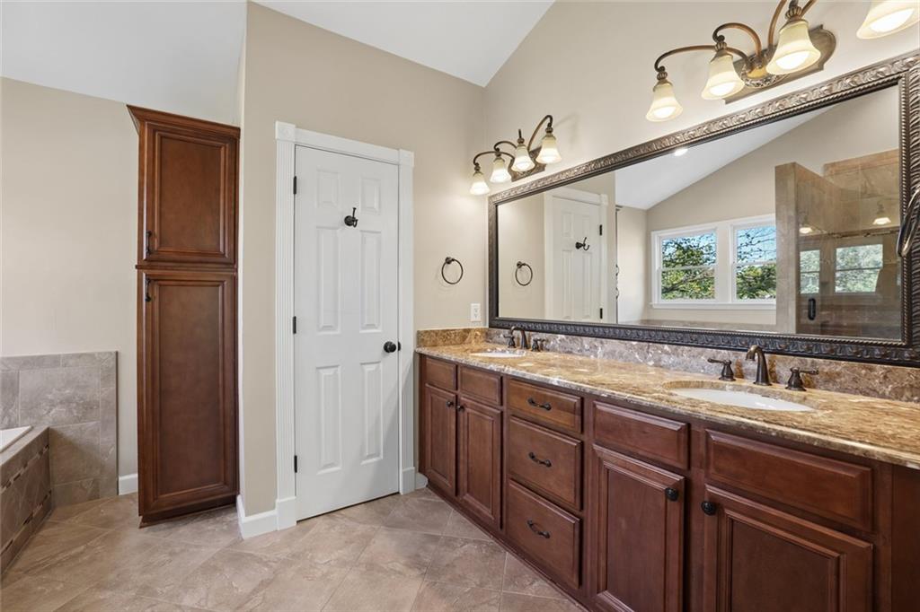 3325 Evonvale Glen