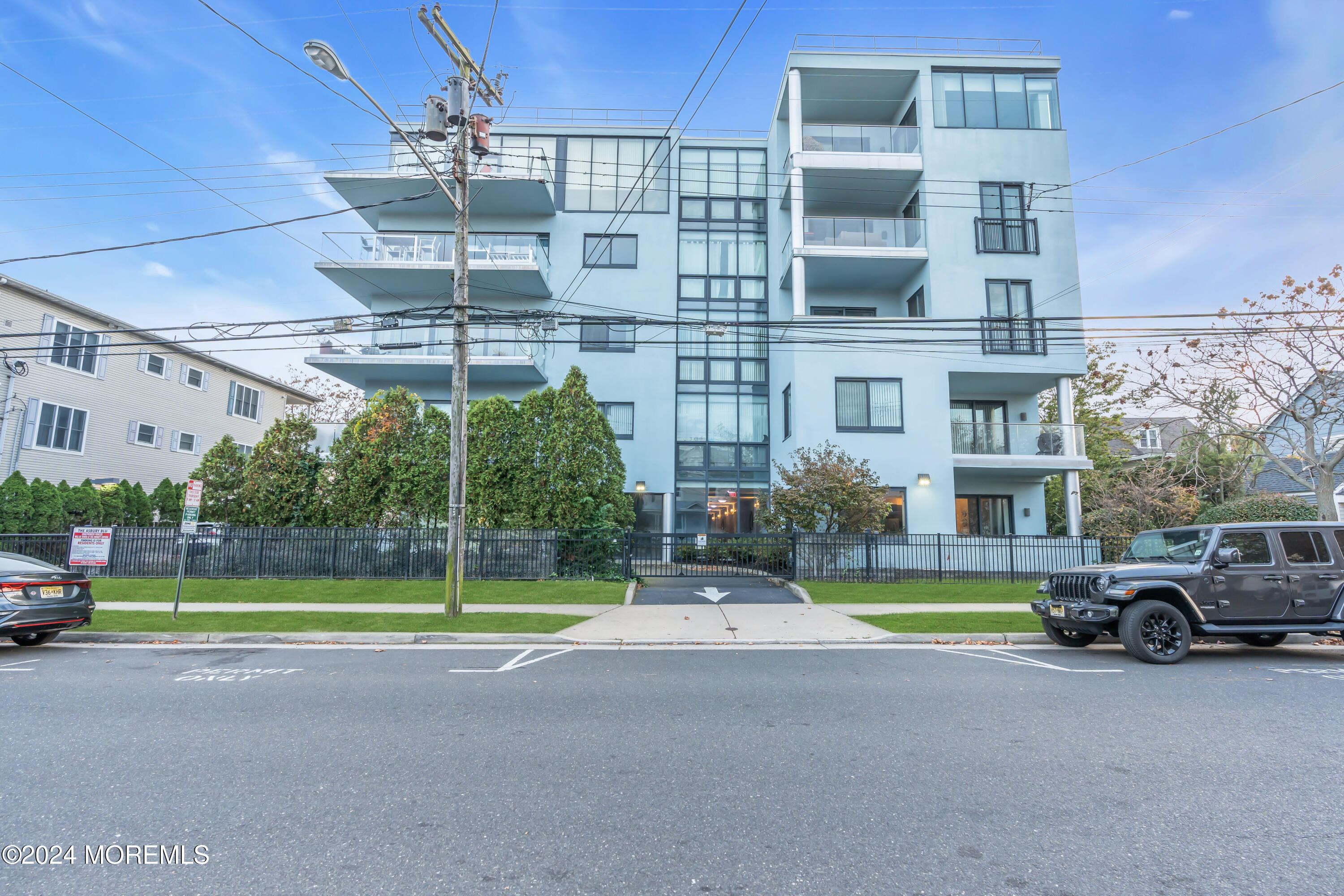 510 Monroe Avenue, 303