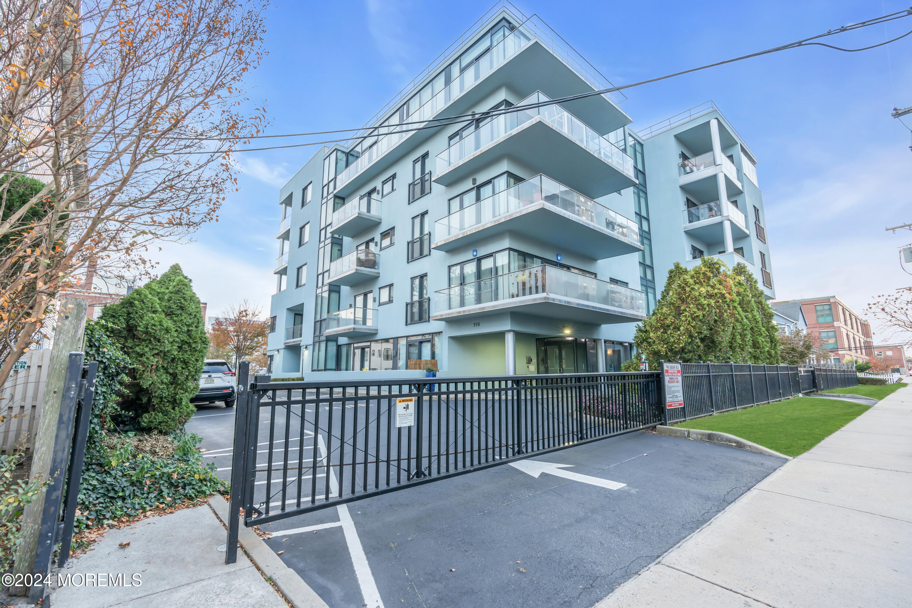 510 Monroe Avenue, 303