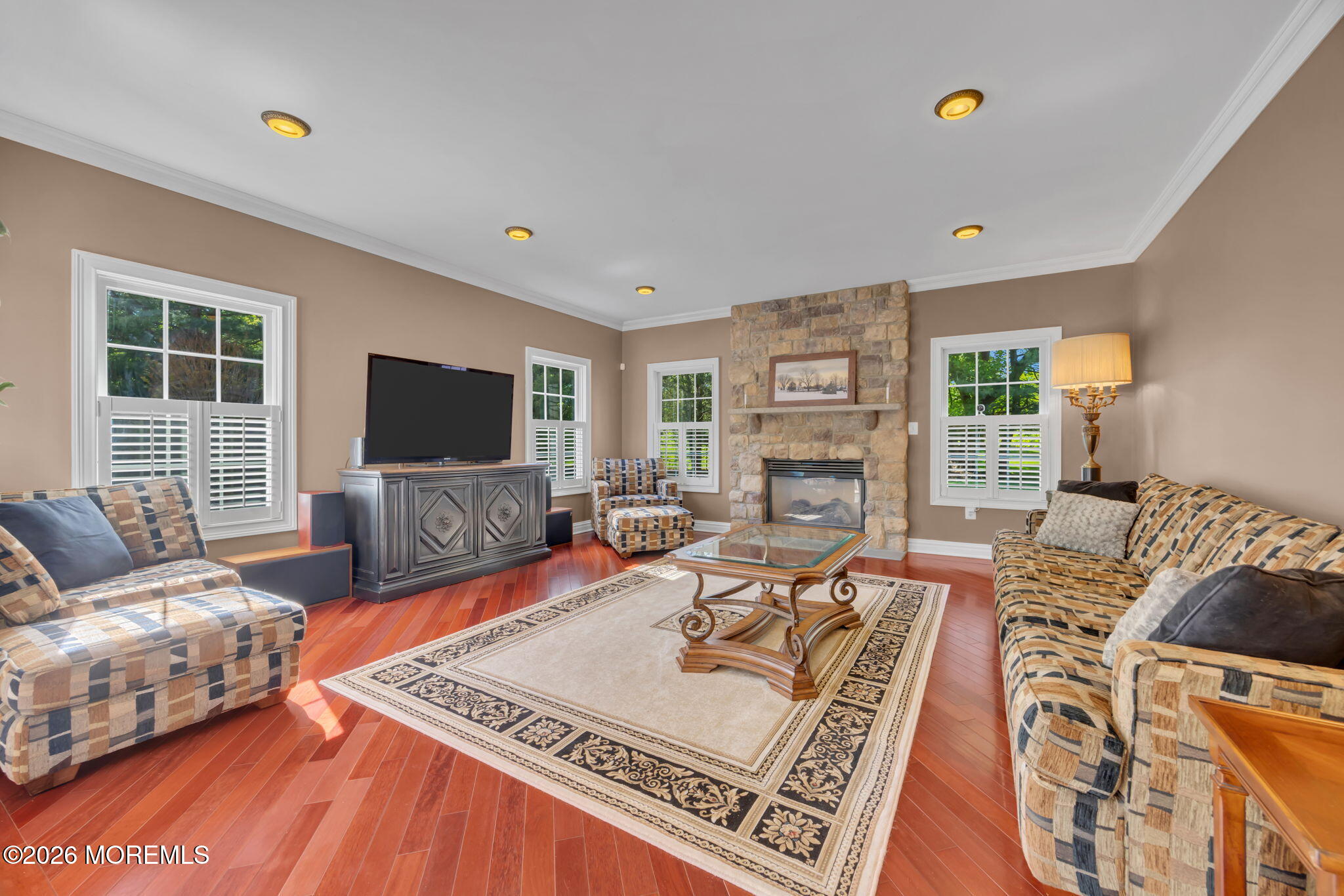 16 Woodhollow Road