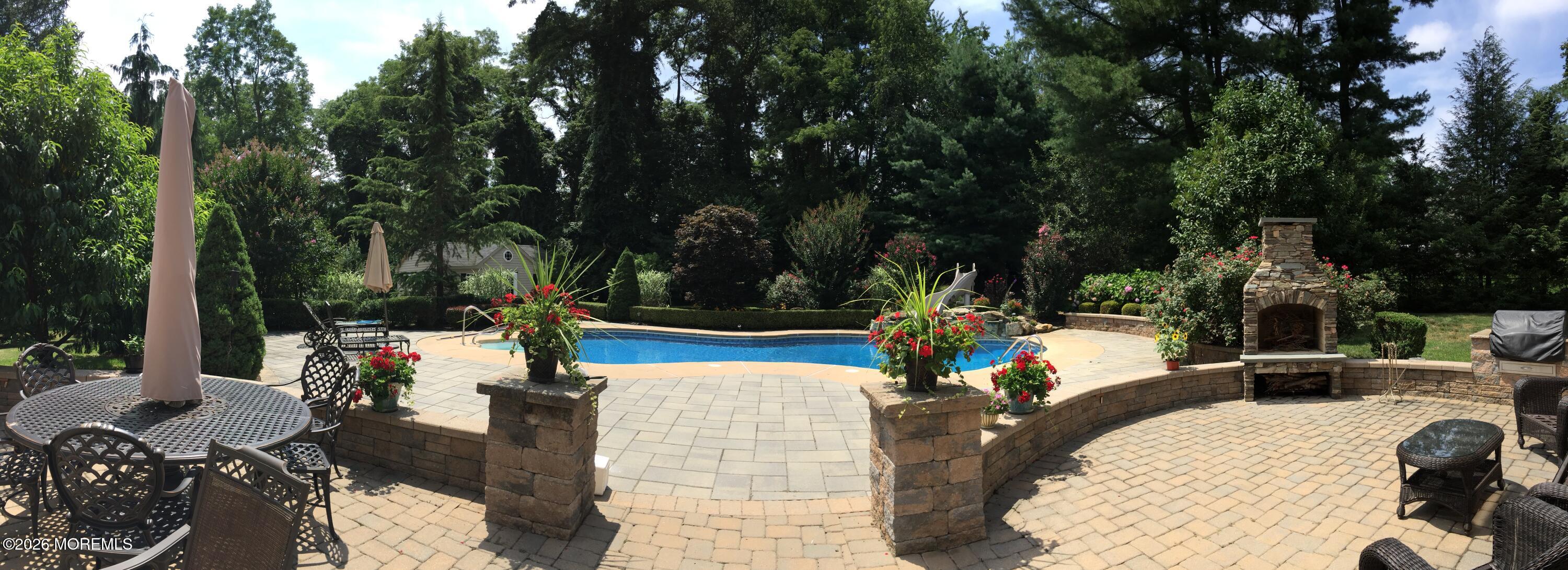 16 Woodhollow Road