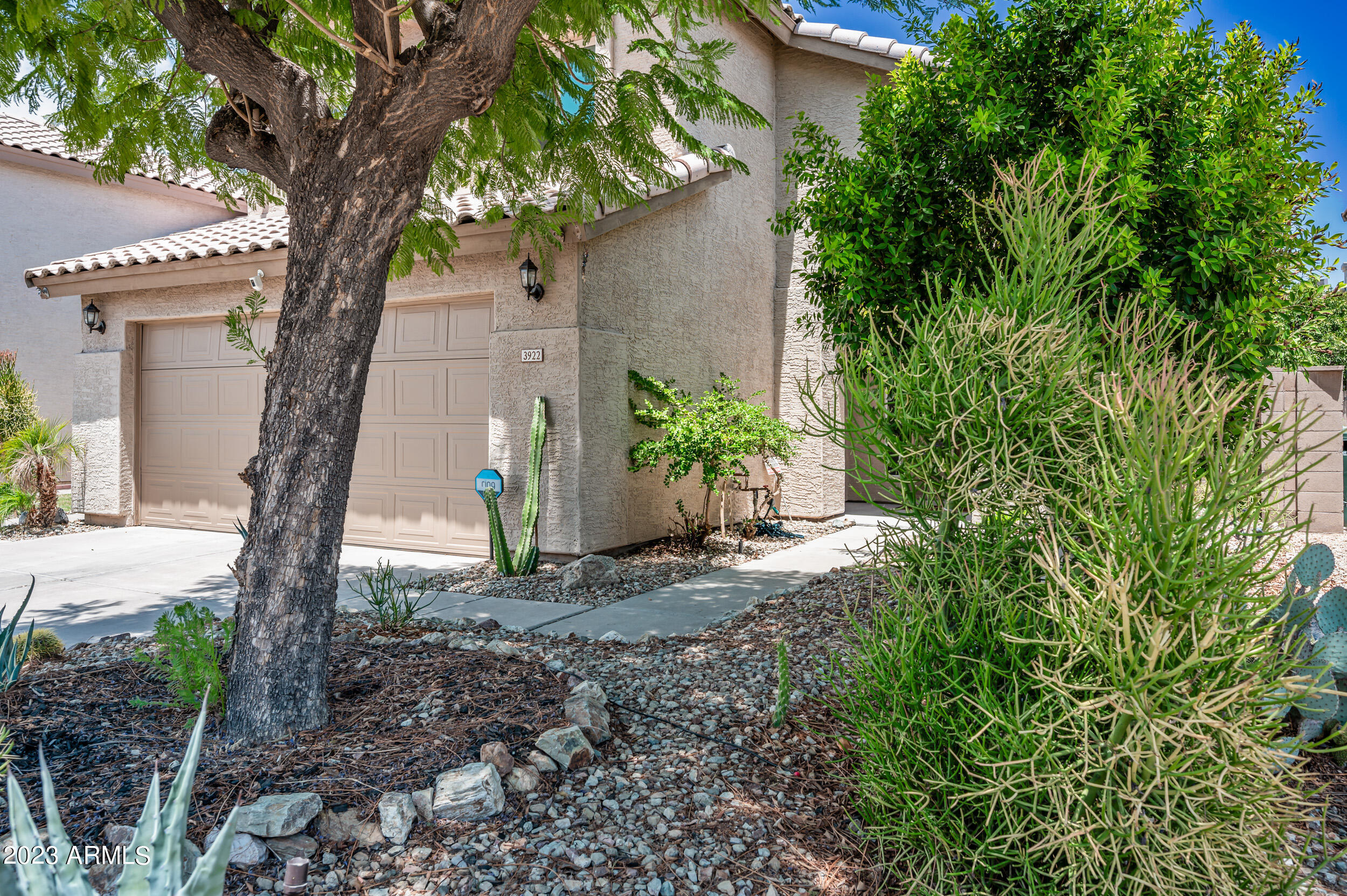 3922 E ROCKWOOD Drive