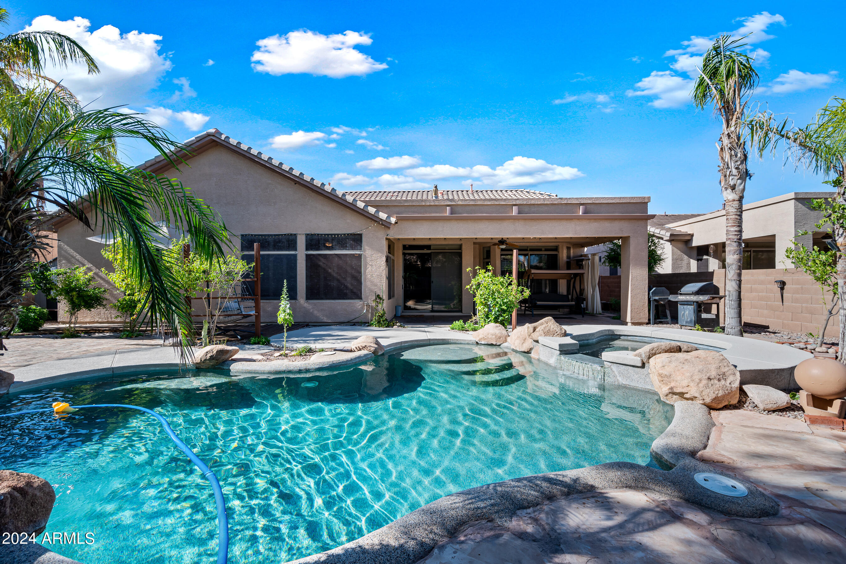 2441 W THOMPSON Way