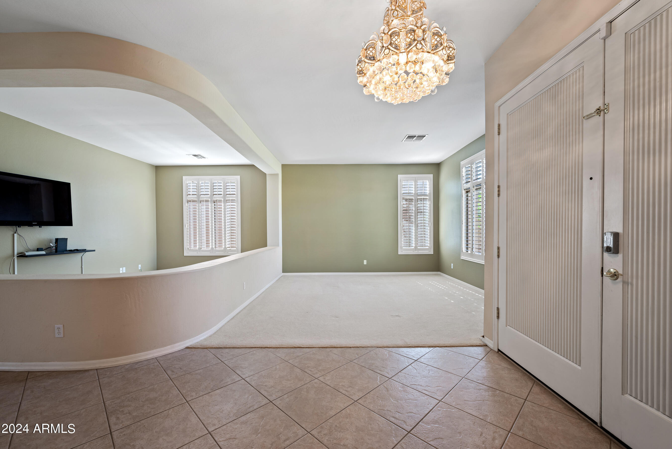 2441 W THOMPSON Way