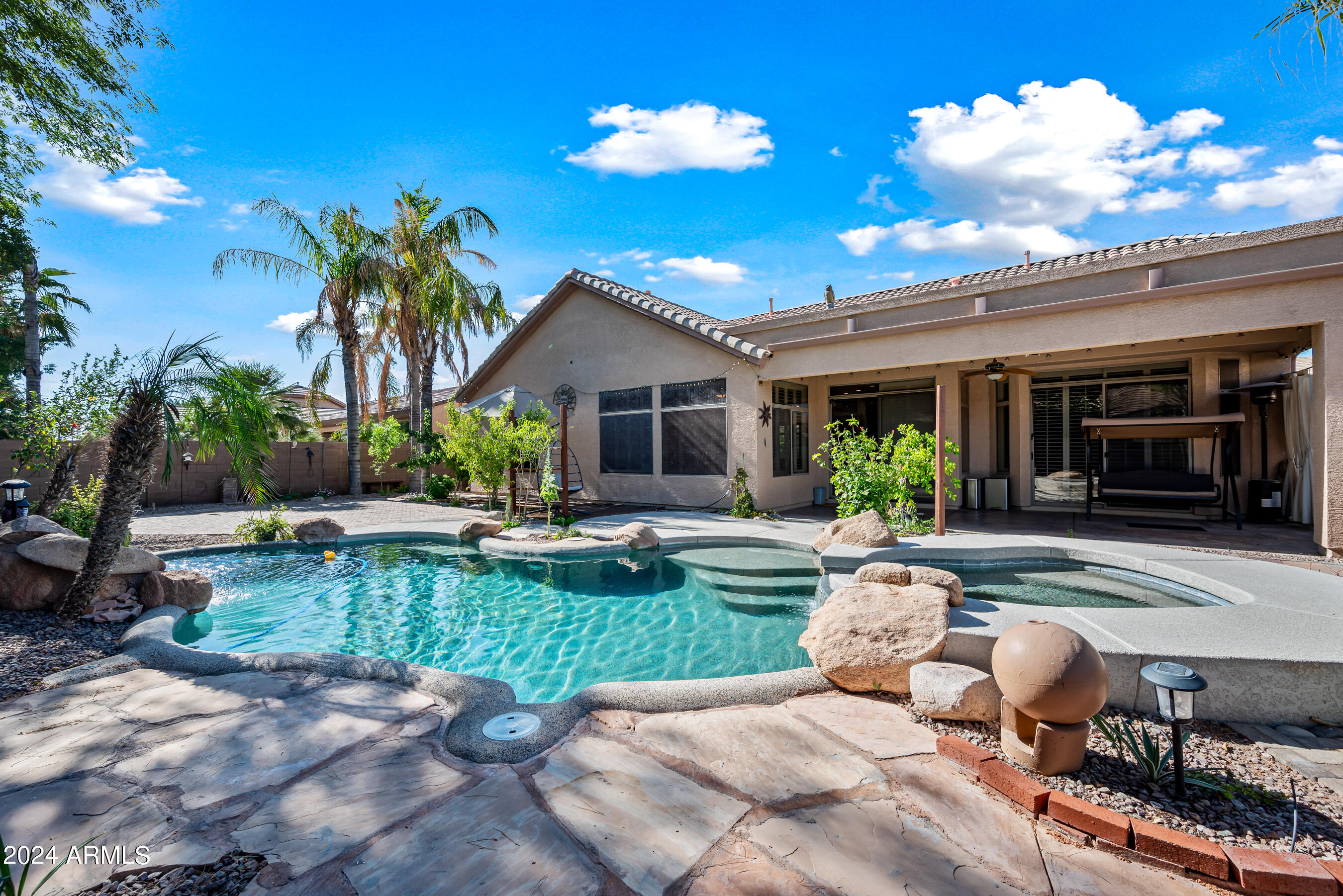 2441 W THOMPSON Way