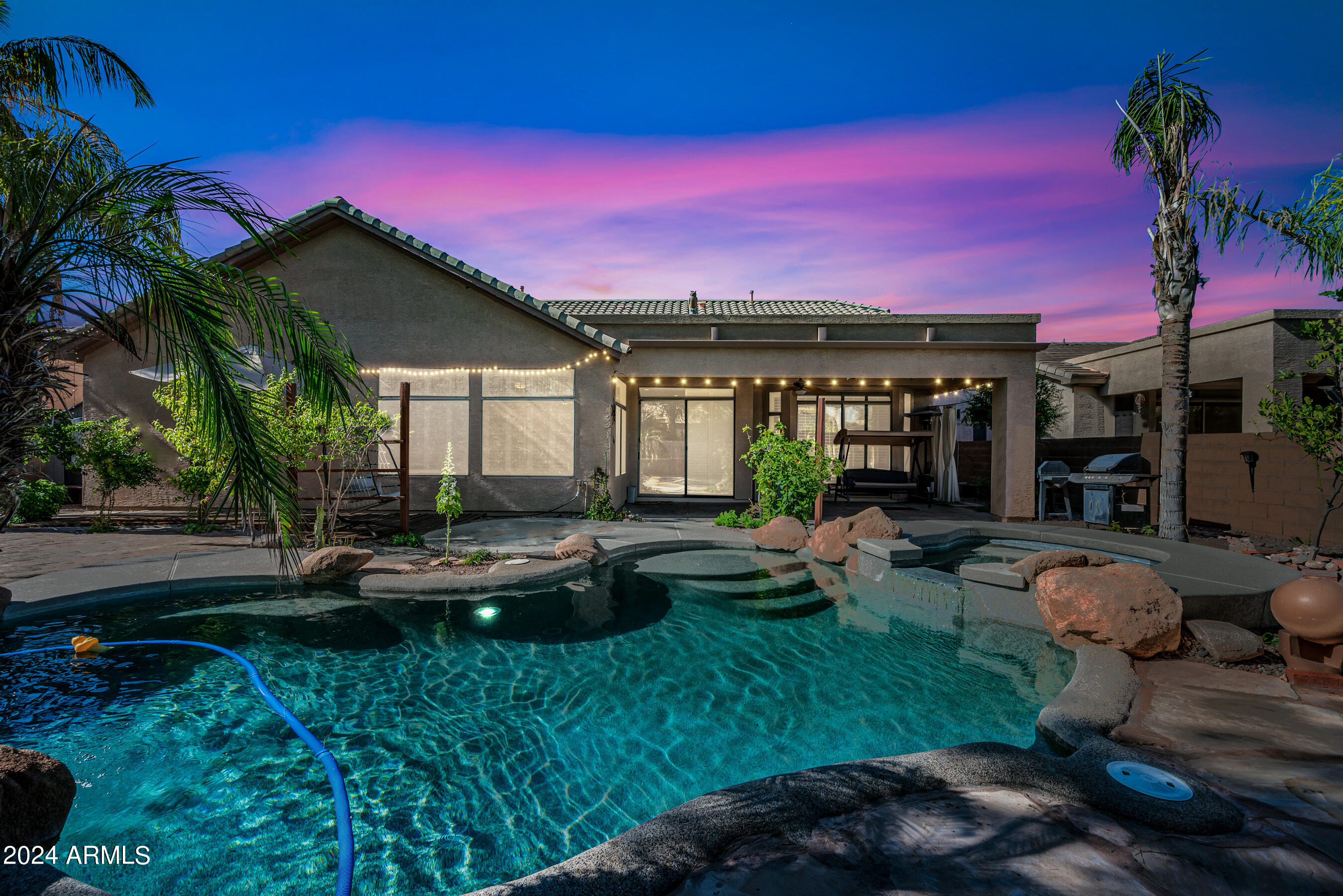 2441 W THOMPSON Way