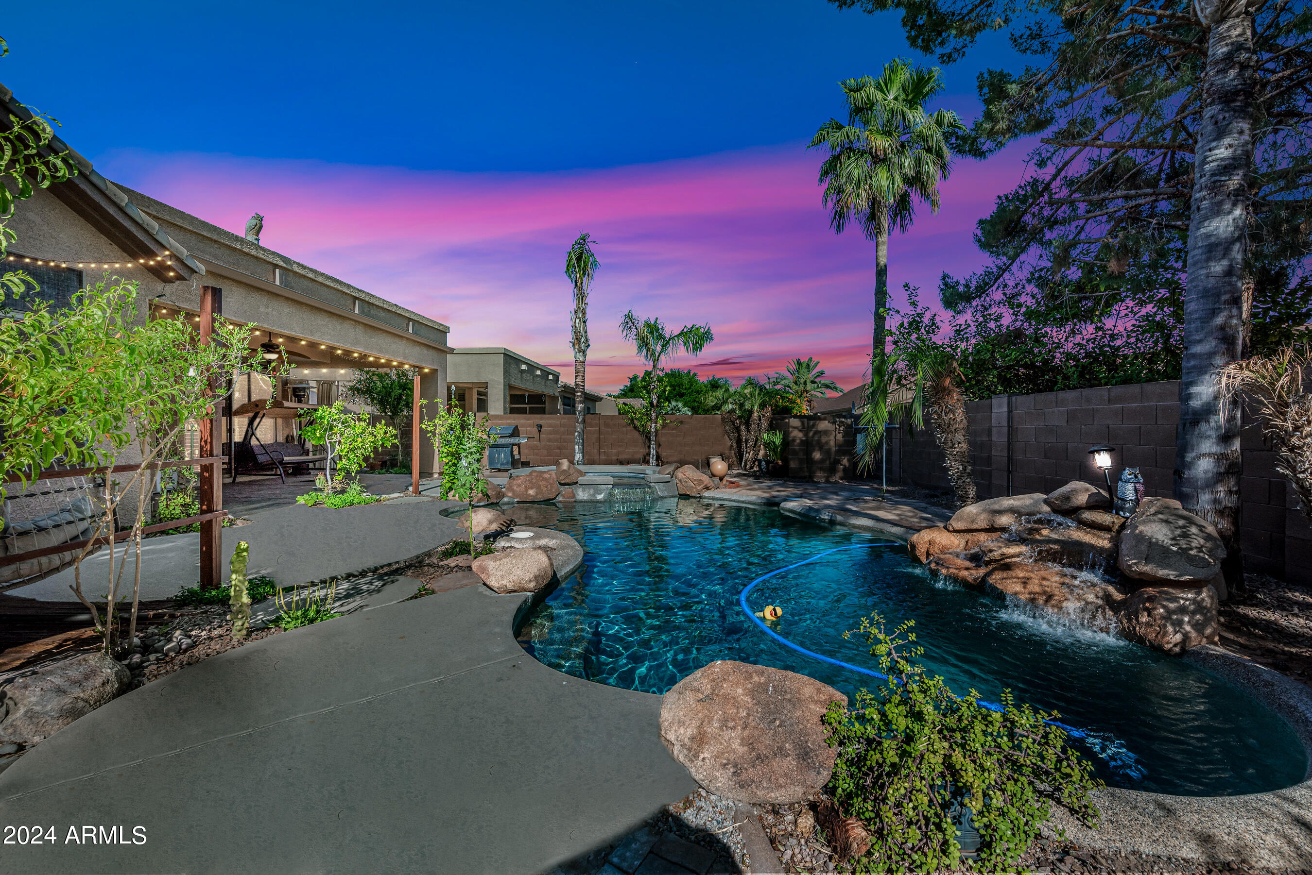 2441 W THOMPSON Way