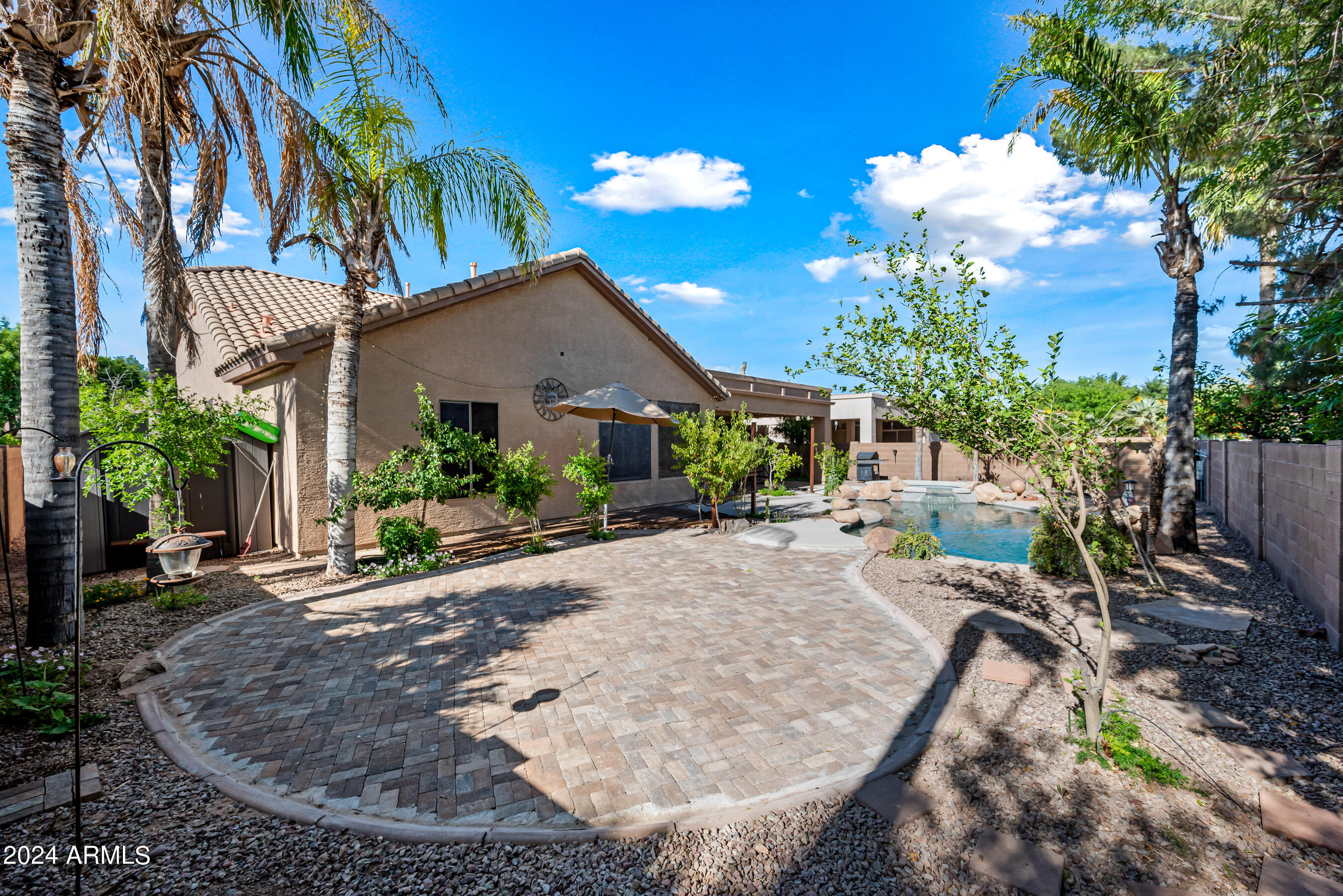 2441 W THOMPSON Way