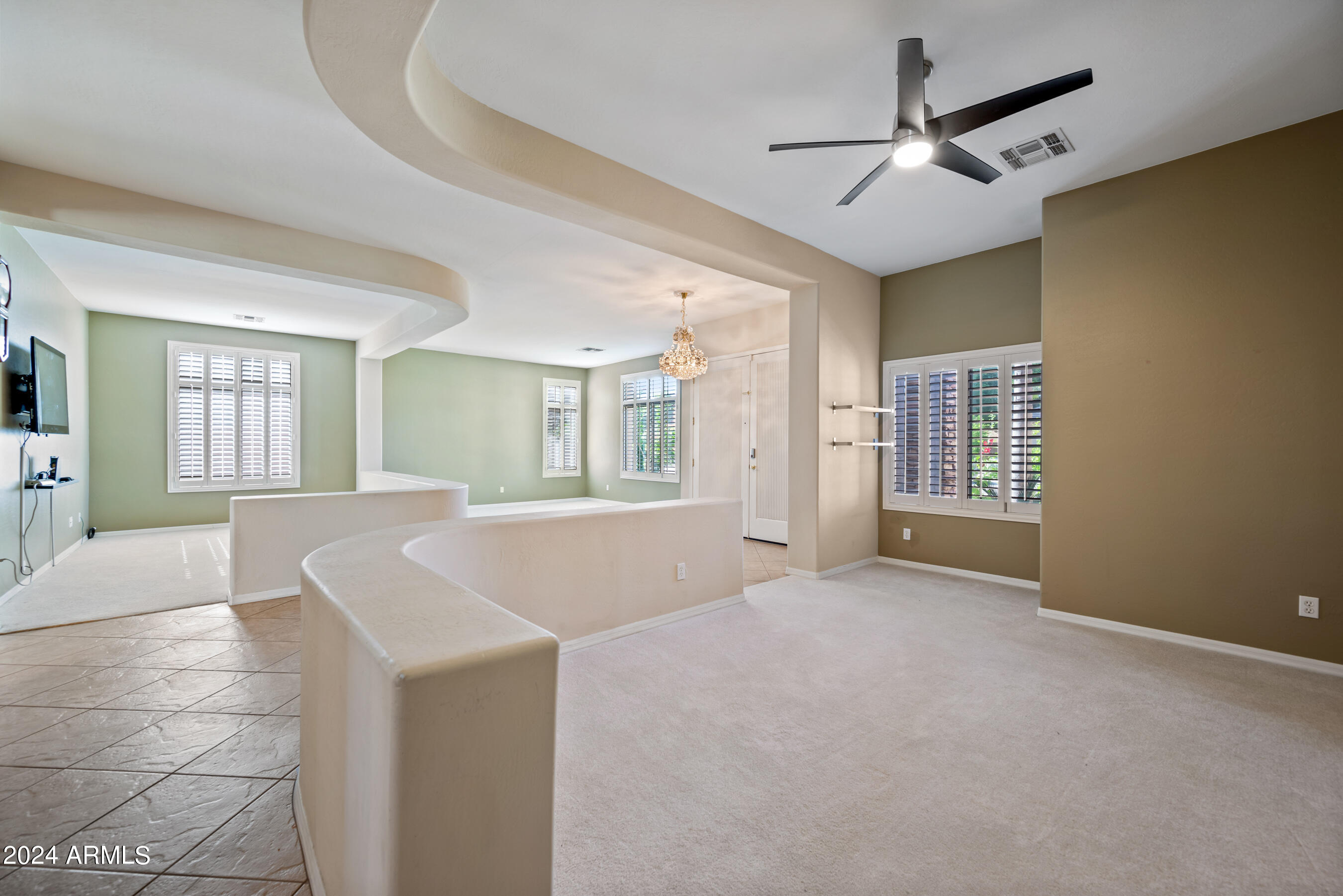 2441 W THOMPSON Way