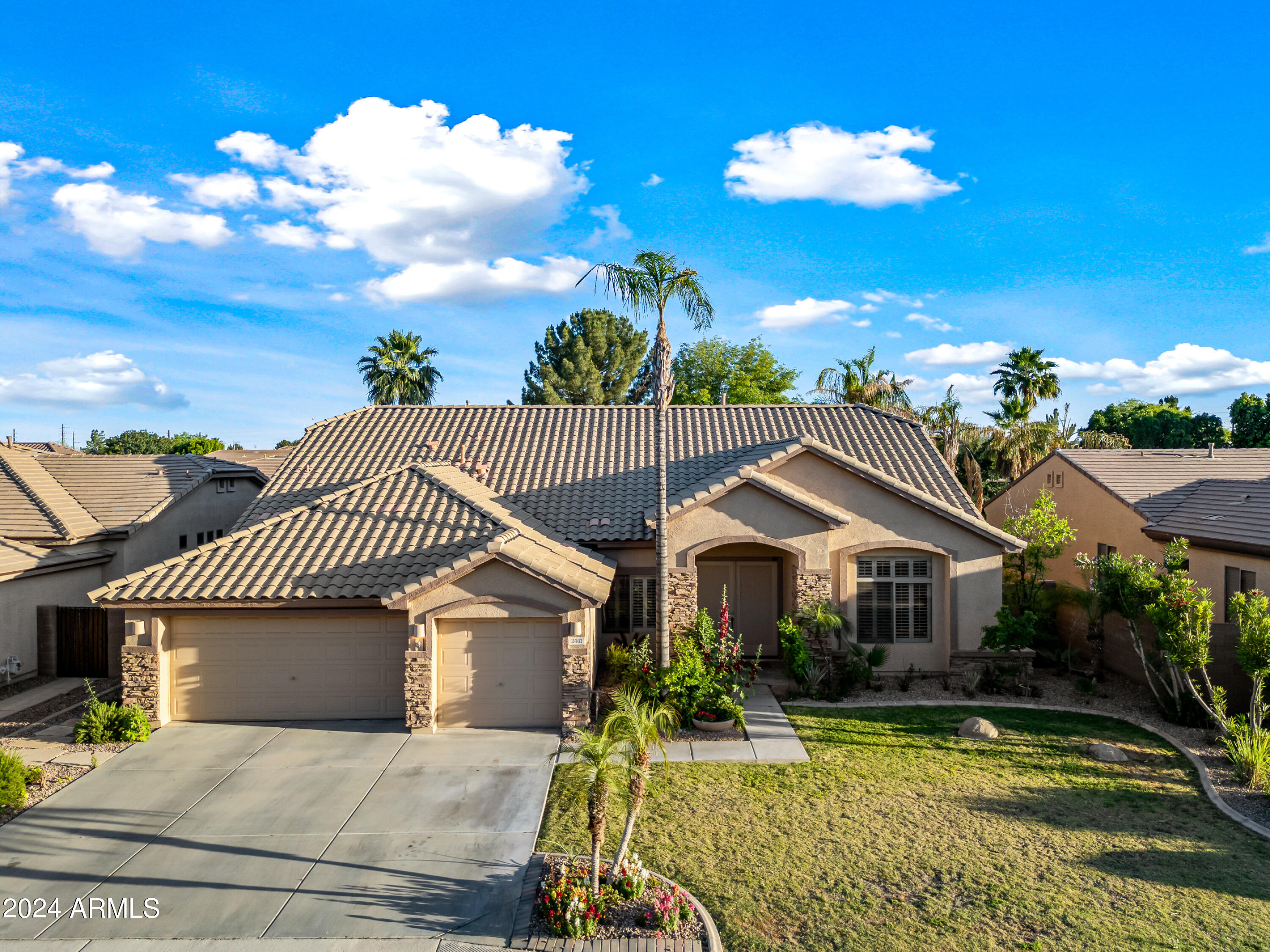 2441 W THOMPSON Way