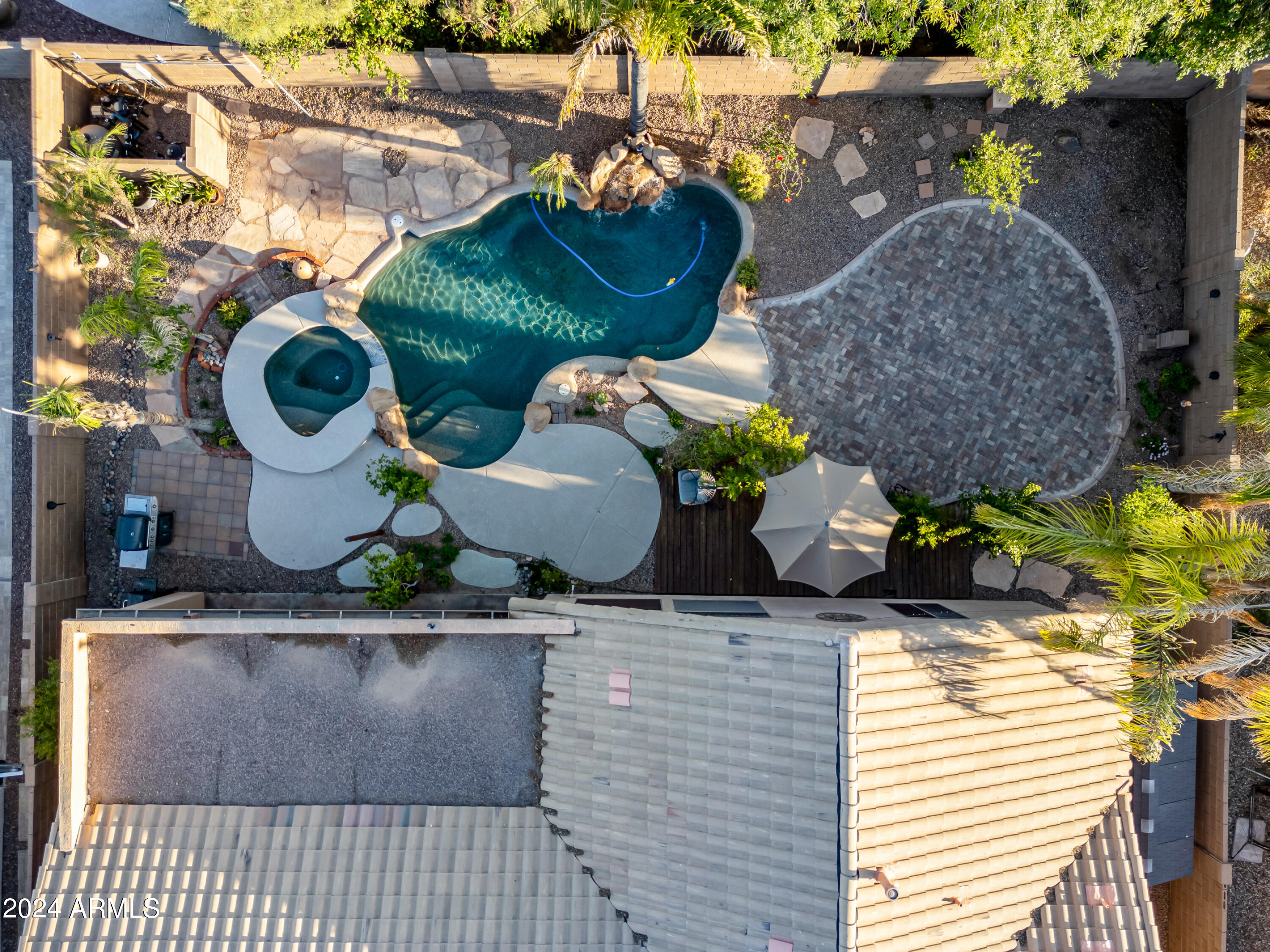 2441 W THOMPSON Way