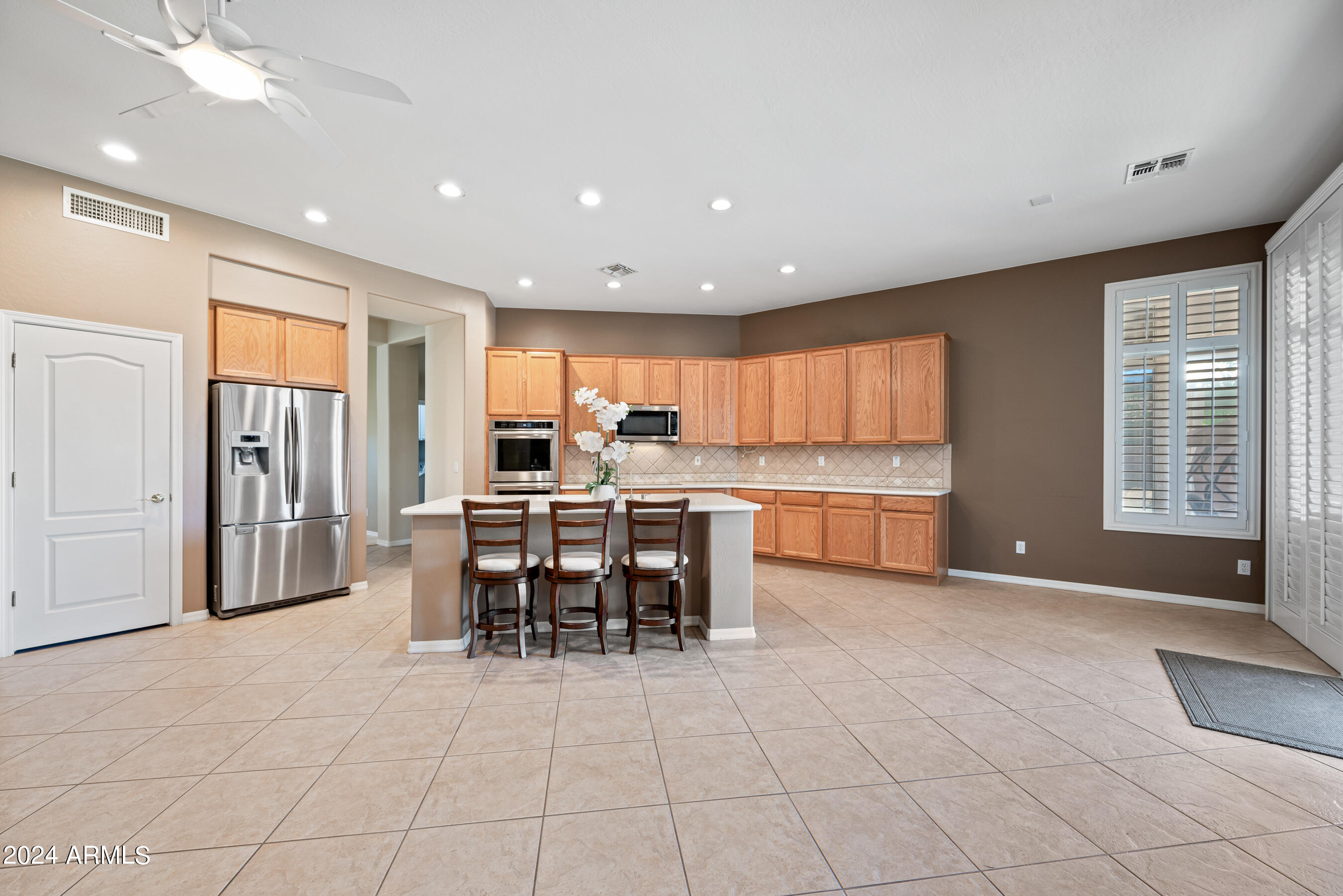 2441 W THOMPSON Way