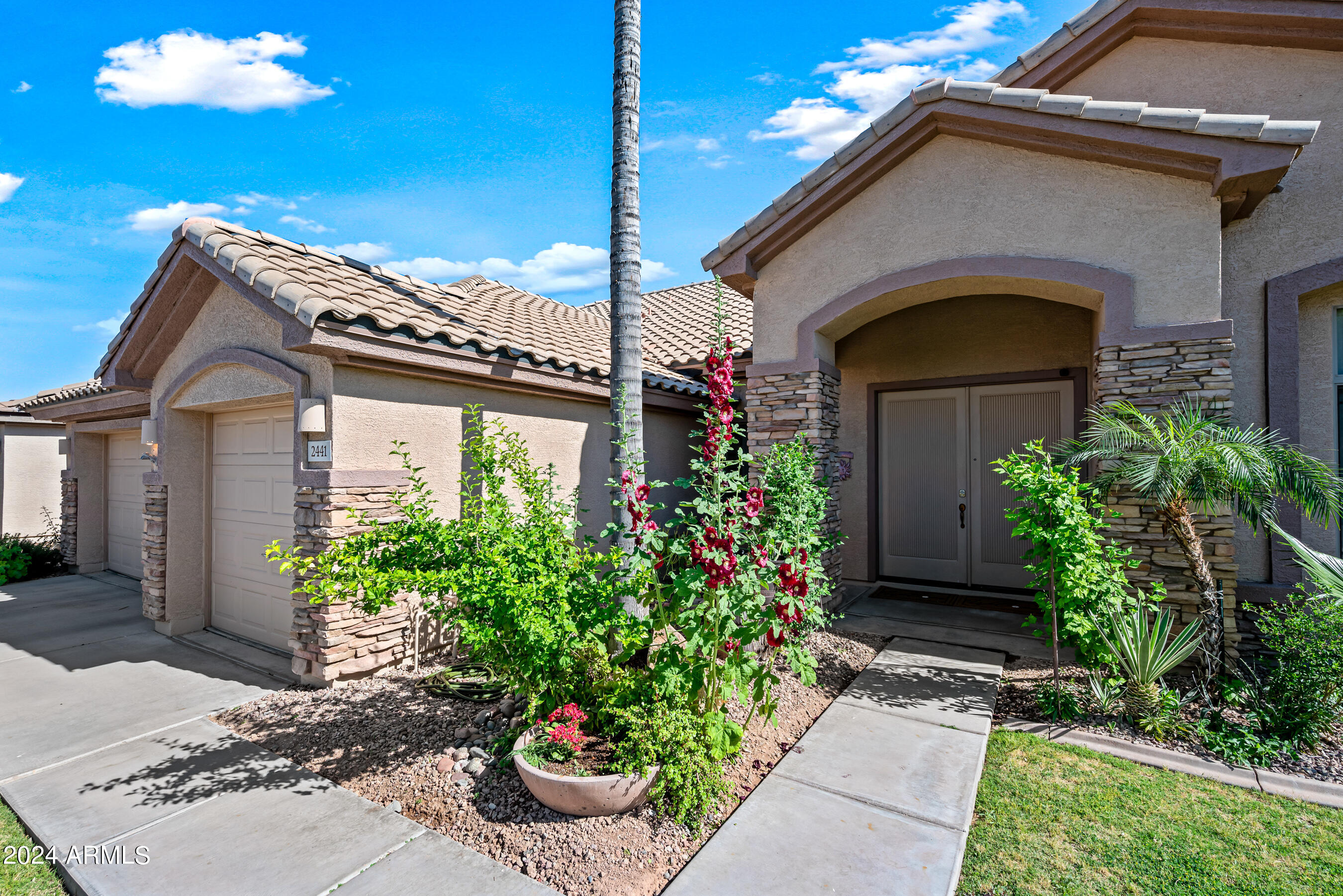 2441 W THOMPSON Way