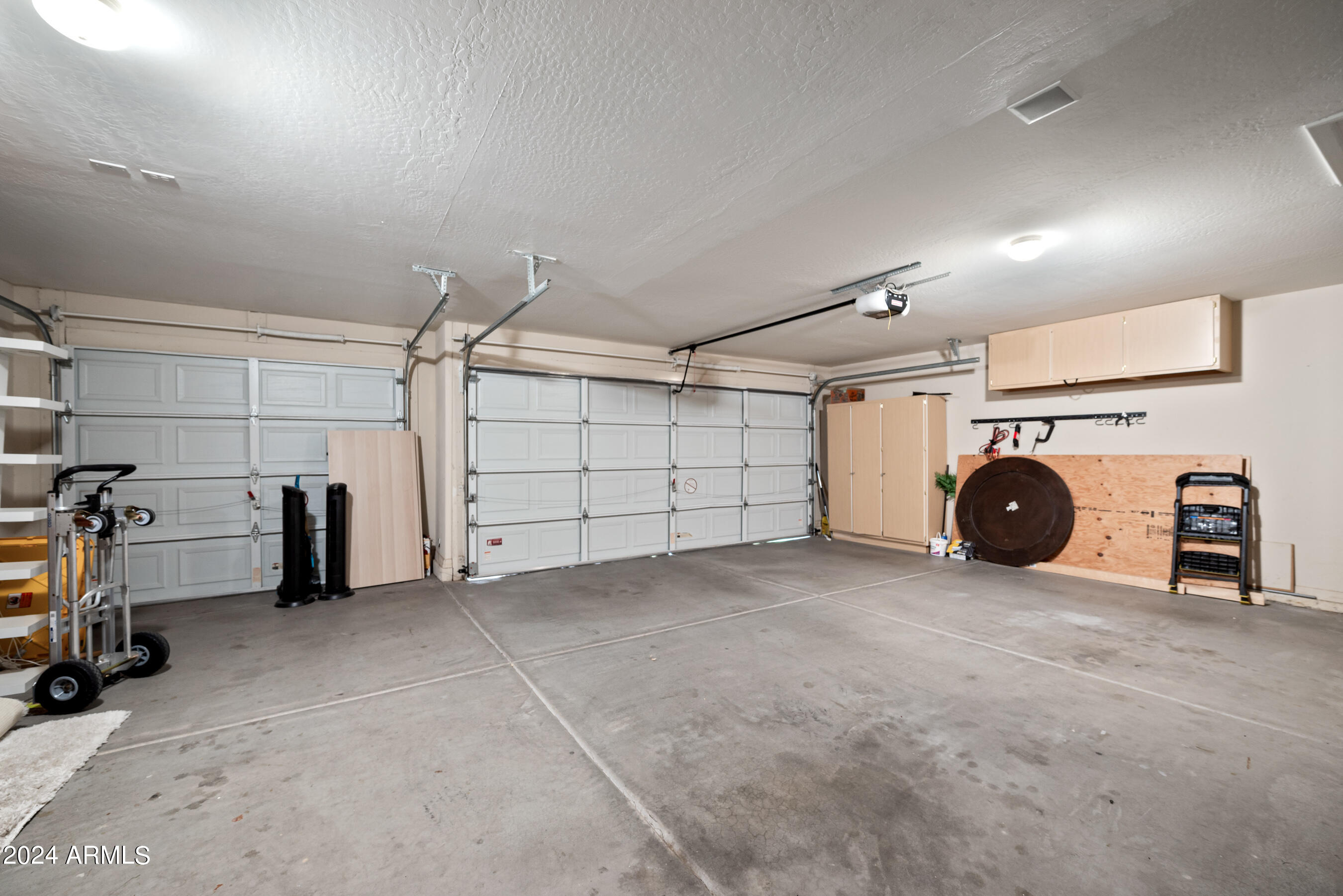 2441 W THOMPSON Way