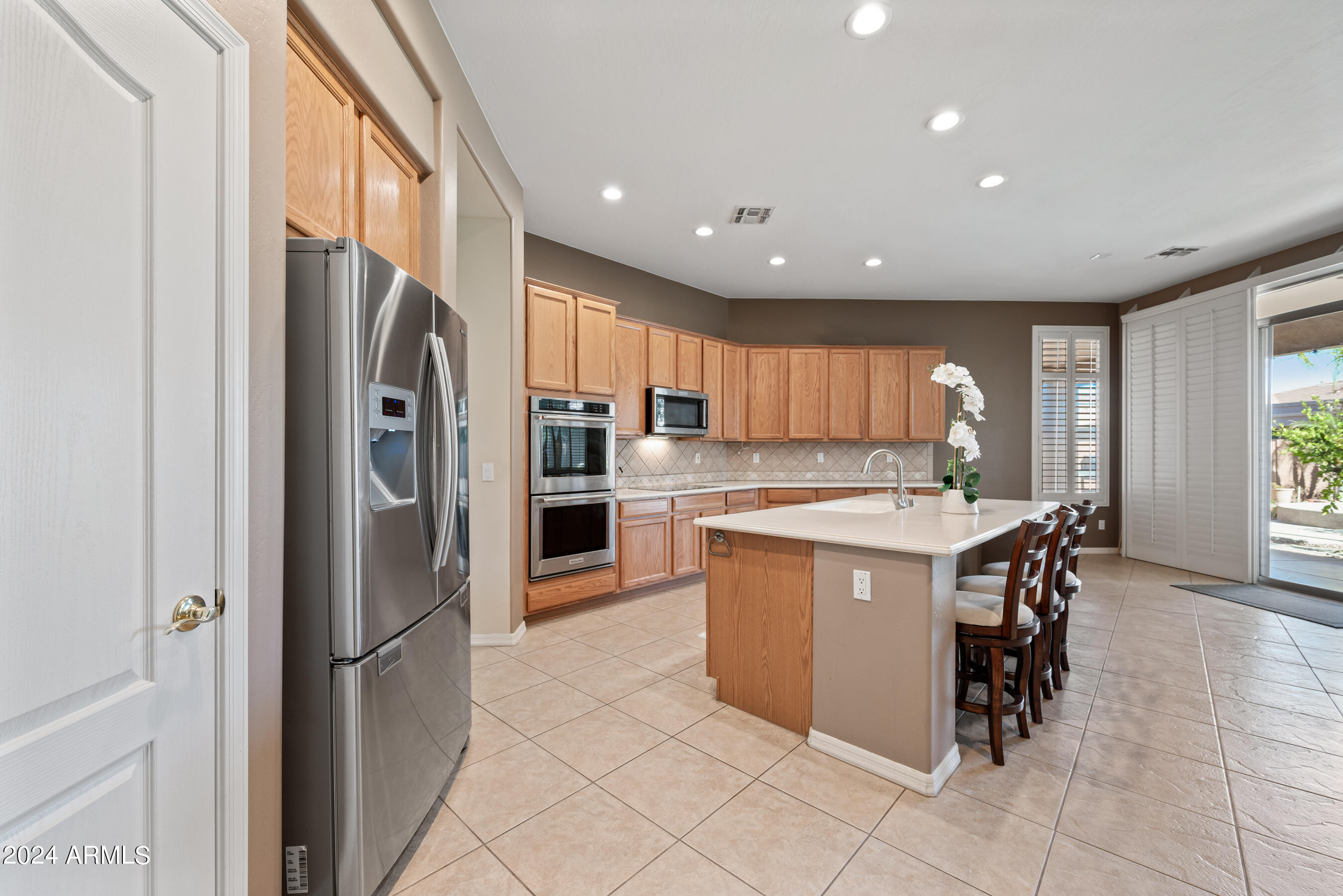 2441 W THOMPSON Way