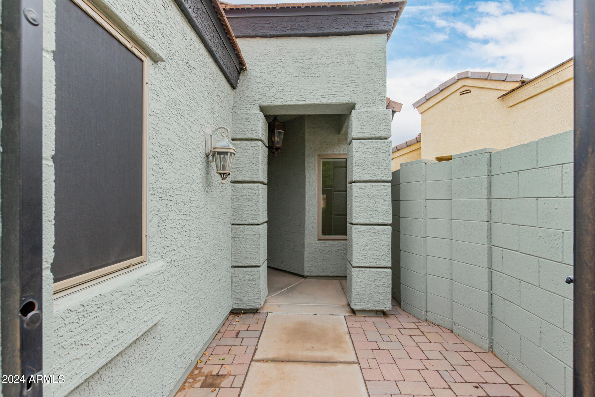 3220 E MALDONADO Drive