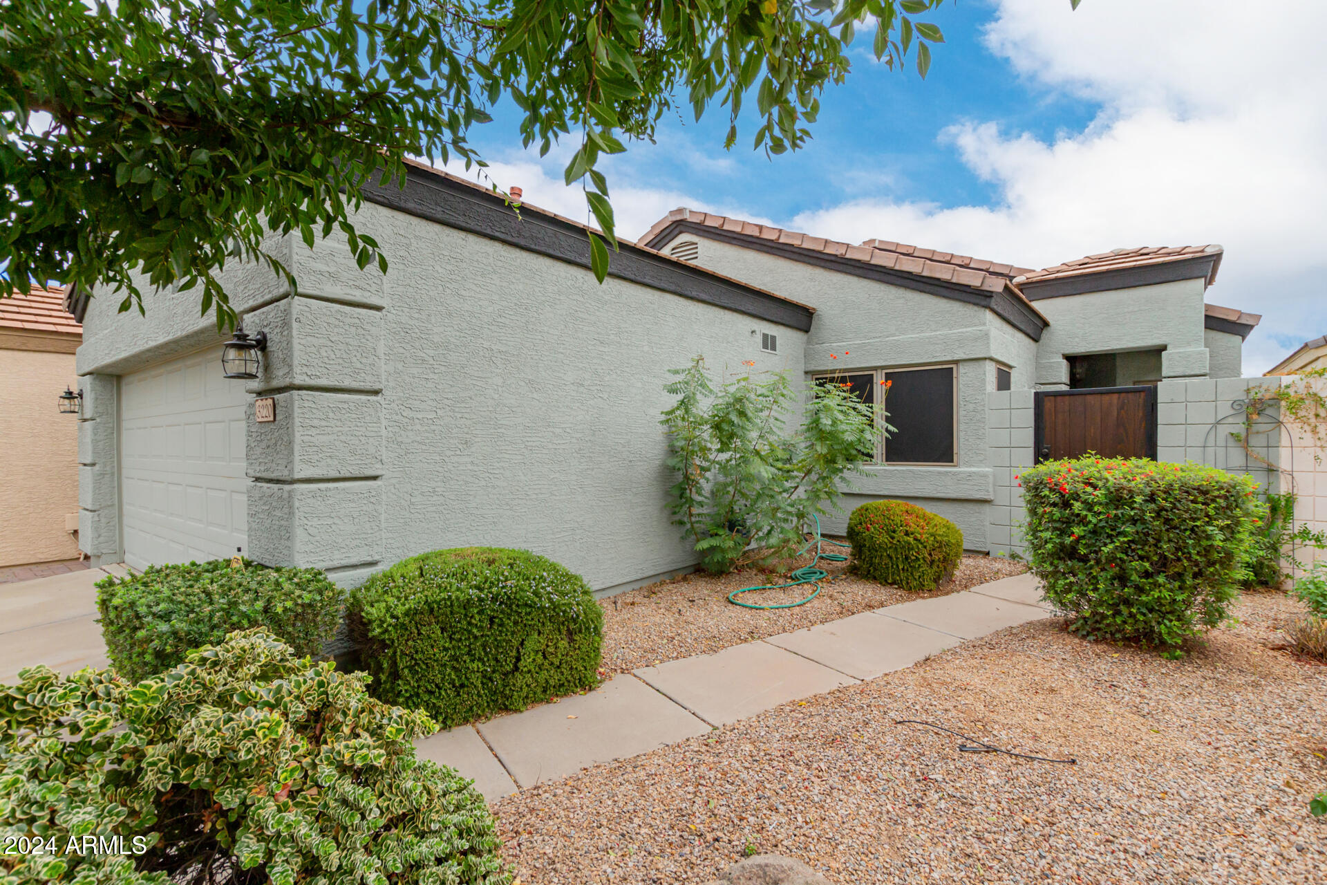3220 E MALDONADO Drive