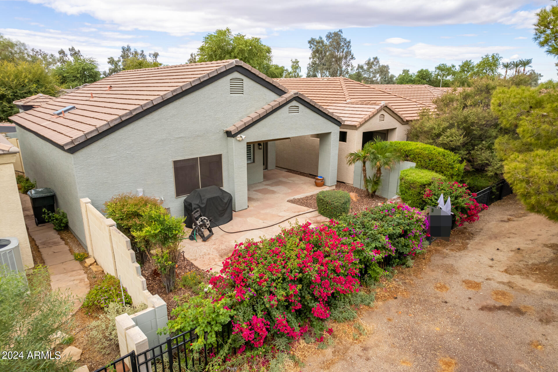 3220 E MALDONADO Drive