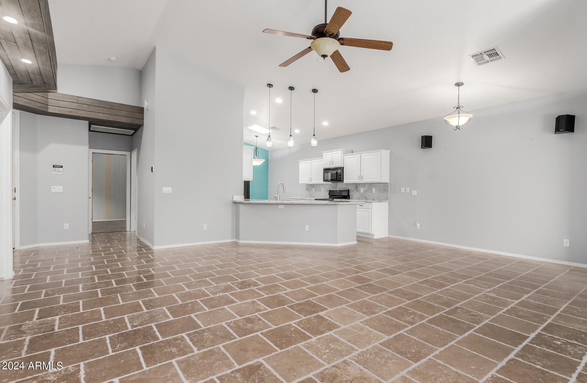 3220 E MALDONADO Drive