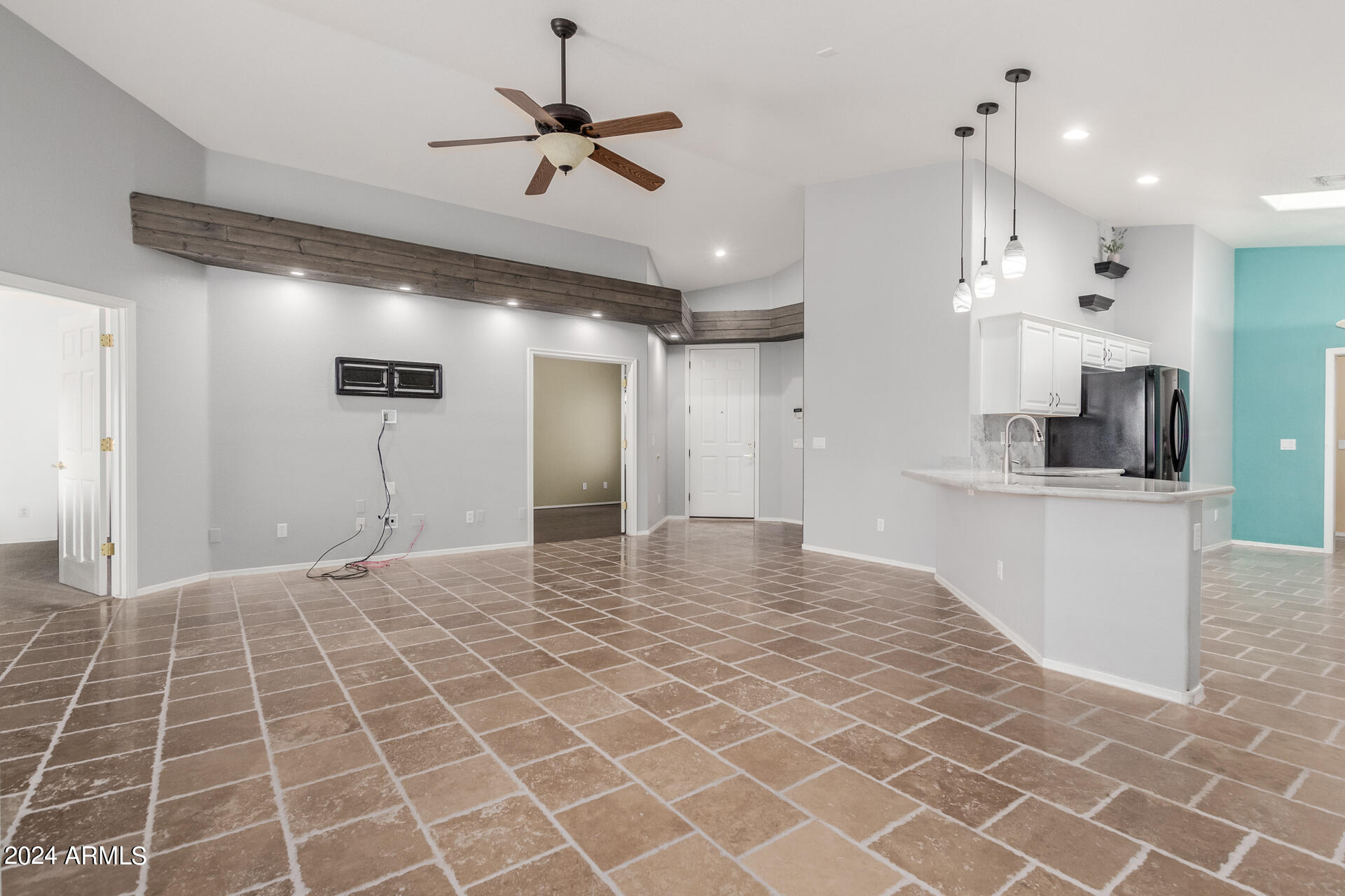 3220 E MALDONADO Drive