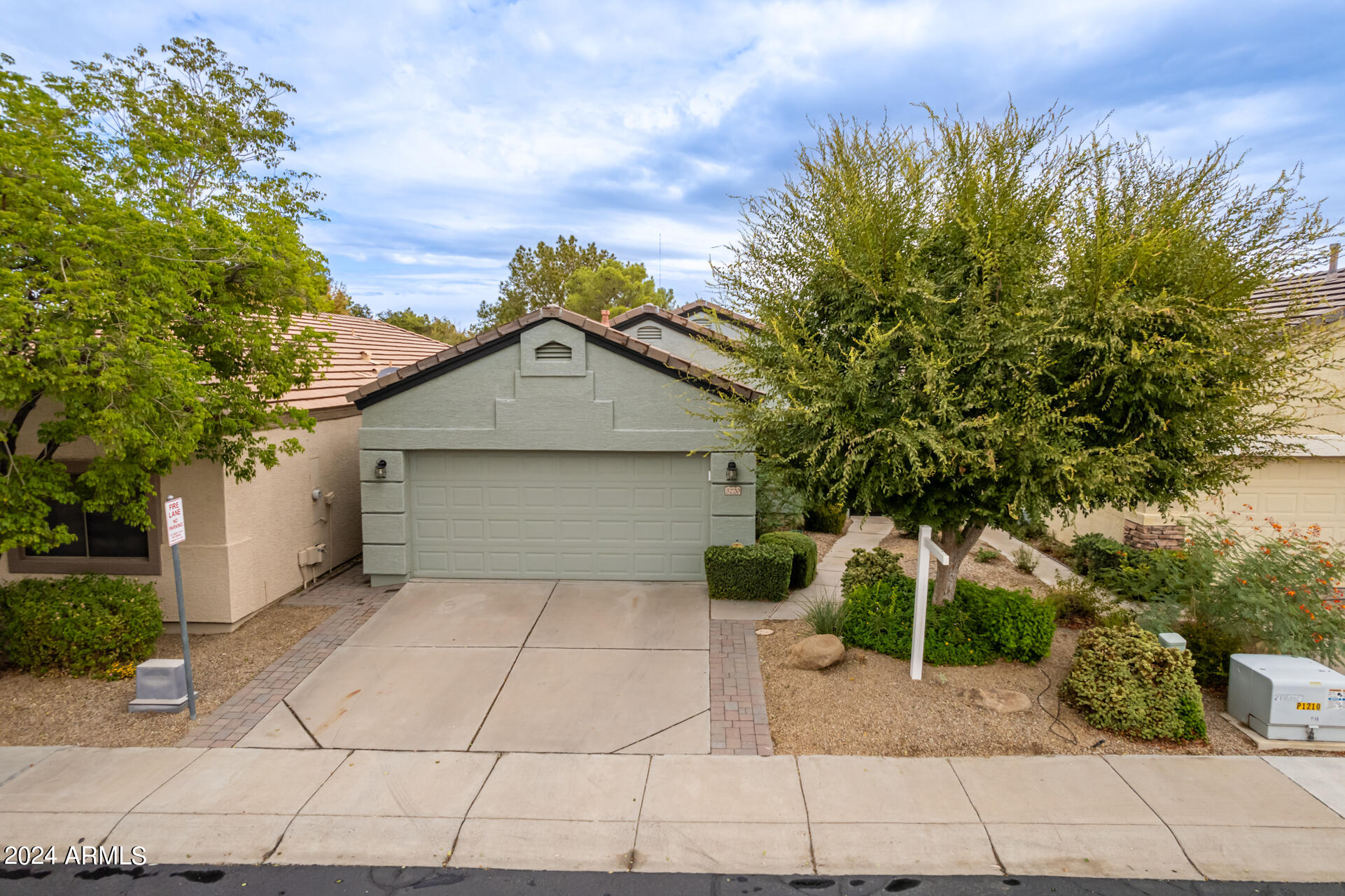 3220 E MALDONADO Drive
